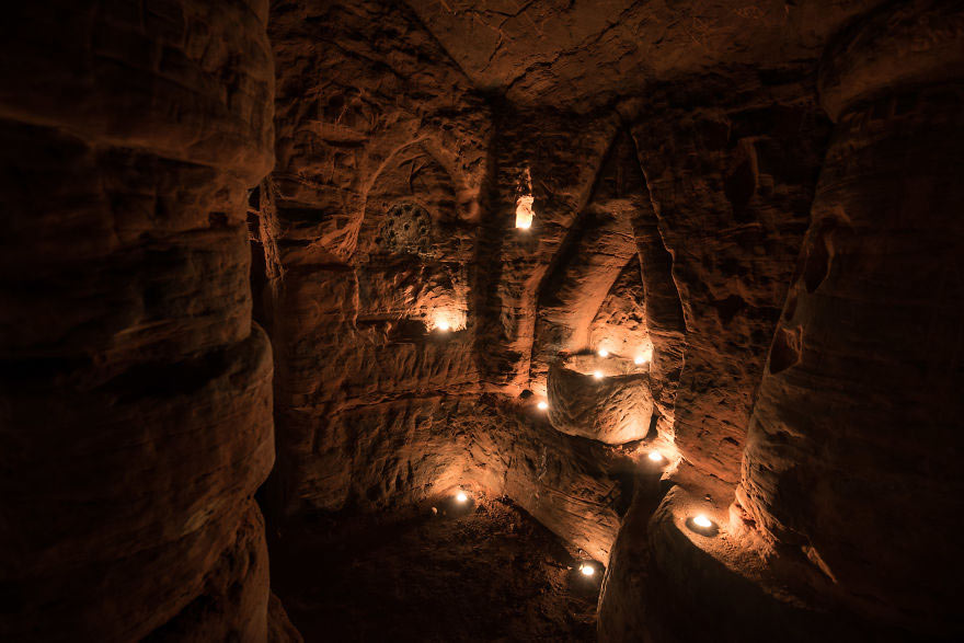 Кроличья нора оказалась входом в 700-летнюю тайную пещеру рыцарей-тамплиеров