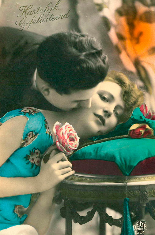 Как романтично целоваться: французские открытки 1920-х годов