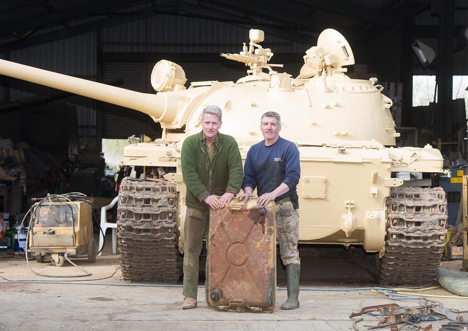 Британский коллекционер купил советский танк и нашел в нем слитки золота