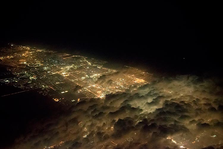 Над крылом самолёта – бури, грозы и облака в снимках пилота Сантьяго Лопеса 