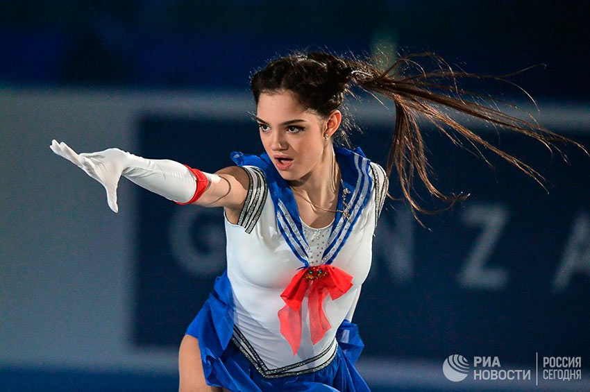  Лучшие фотографии апреля Россиянка Евгения Медведева участвует в показательных выступлениях на командном чемпионате мира по фигурному катанию в Токио