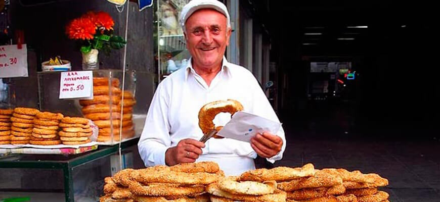 Продавцы уличной еды из разных уголков планеты продавец симитов, в Греции (Афины).