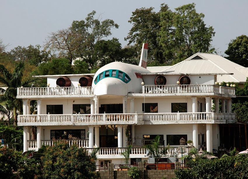 25 странных домов со всего мира Дом в виде самолета