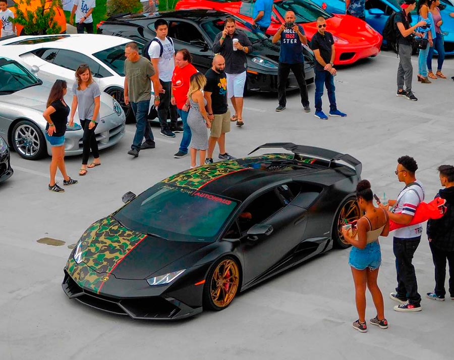 Lamborghini Huracan получил угрожающий винил в стиле милитари