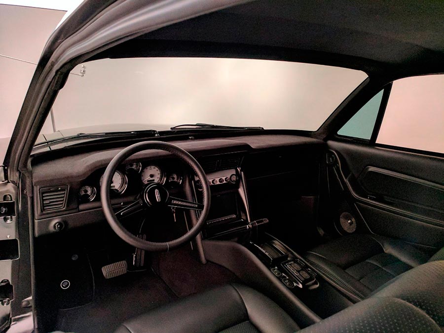 Крутой Lincoln Continental 1966 с двигателем от Ford Shelby GT500