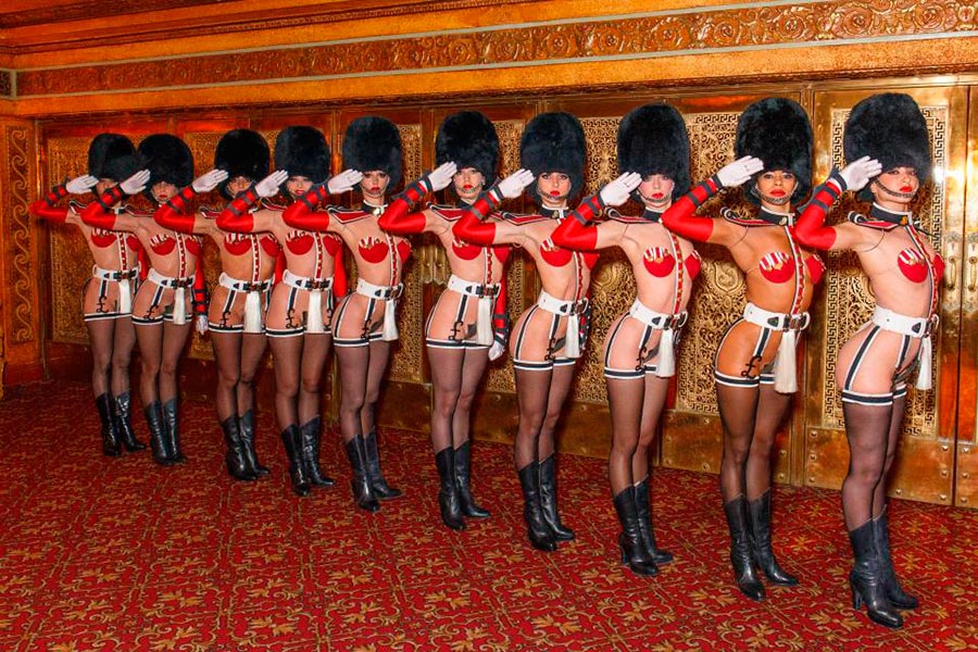 Кабаре Crazy Horse за кулисами