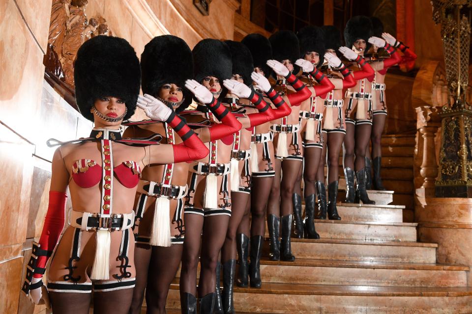 Кабаре Crazy Horse за кулисами