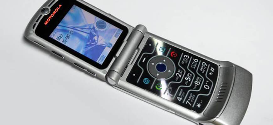 Мобильные телефоны-бестселлеры RAZR V3 Motorola