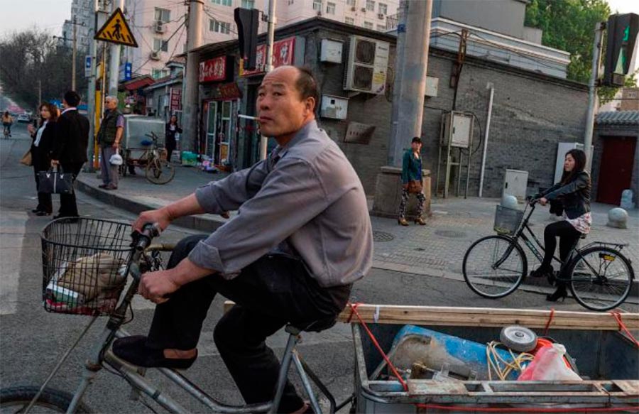 Страны люди передвигаются на велосипедах countries people move on bicycles Китай China