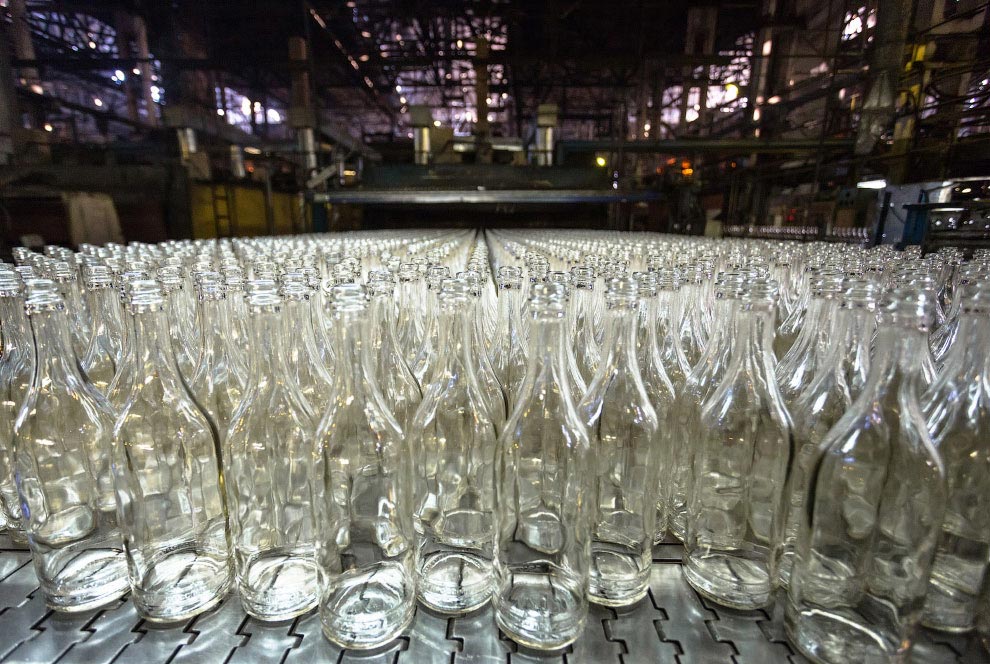 Рождение стеклянной бутылки Новосибирск ОАО Завод Экран