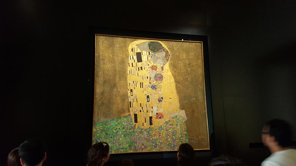 известные произведения искусства «Поцелуй» Густав Климт: галерея Бельведер, Вена