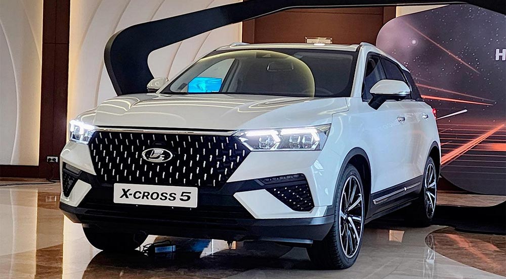 ТОП-10 новинок российского автопрома в 2025 году
LADA X-Cross 5